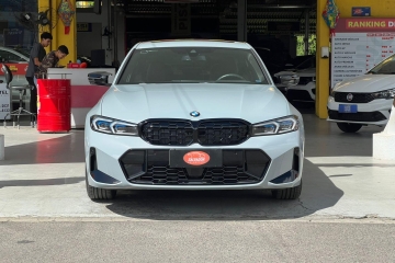 320i